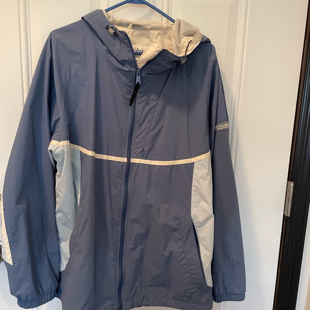 Spring jacket/water resistant. Jacket